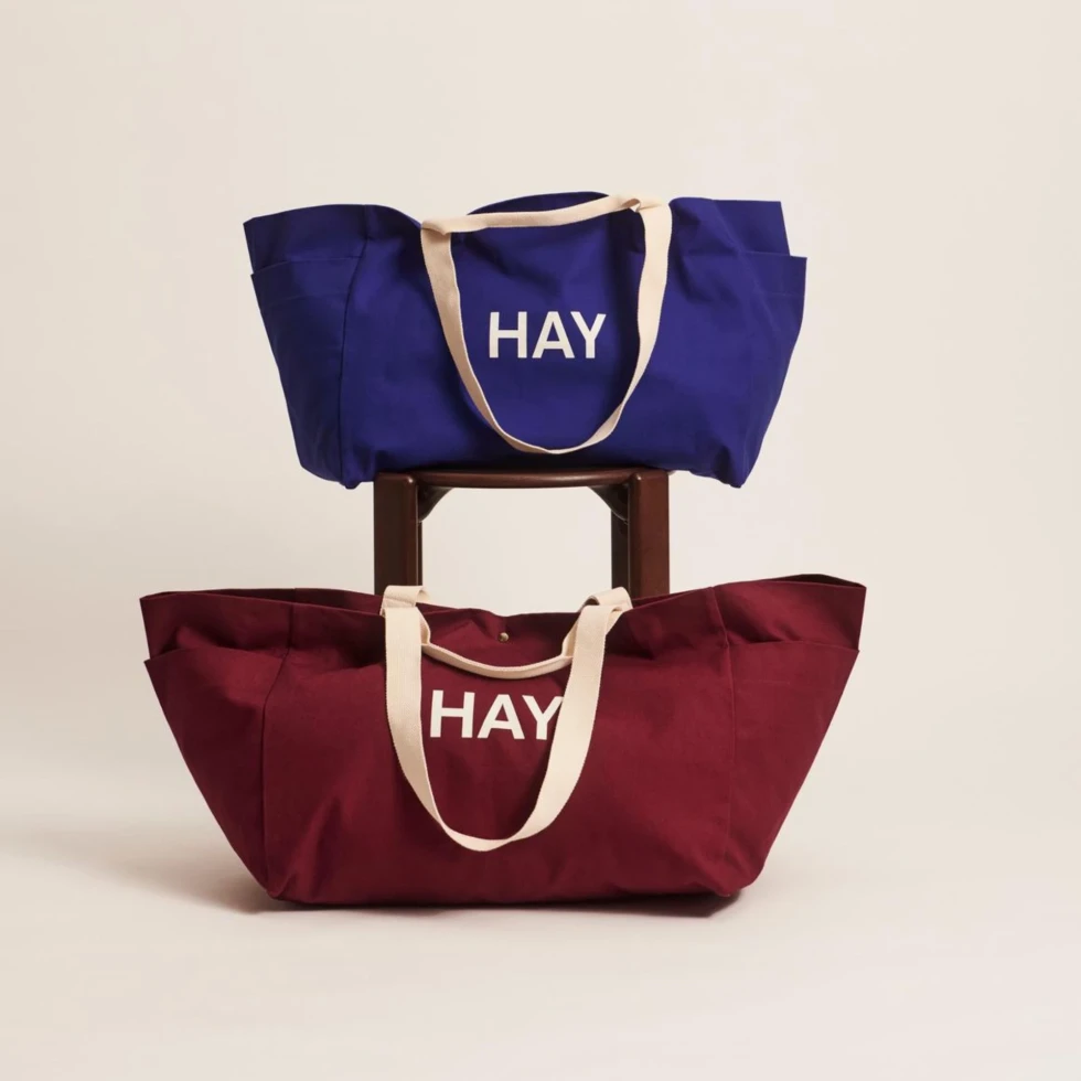 Weekend Bag L Electric blue HAY