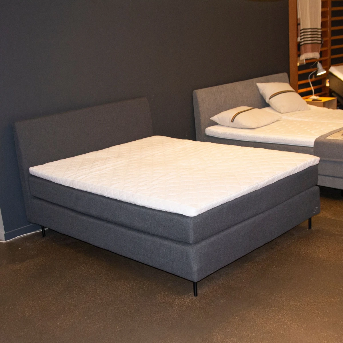 Outlet! Łóżko Ambassador Nordic Seamless 160/200 z wezgłowiem Fenix International Jensen