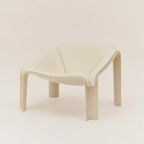 Fotel F300 Smooth Leather,Cream Gubi