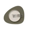 Podkładka stołowa Curve M Nupo Army Green 31x35cm LindDNA
