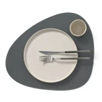 Podkładka stołowa Curve L Serene Anthracite 37x44cm LindDNA