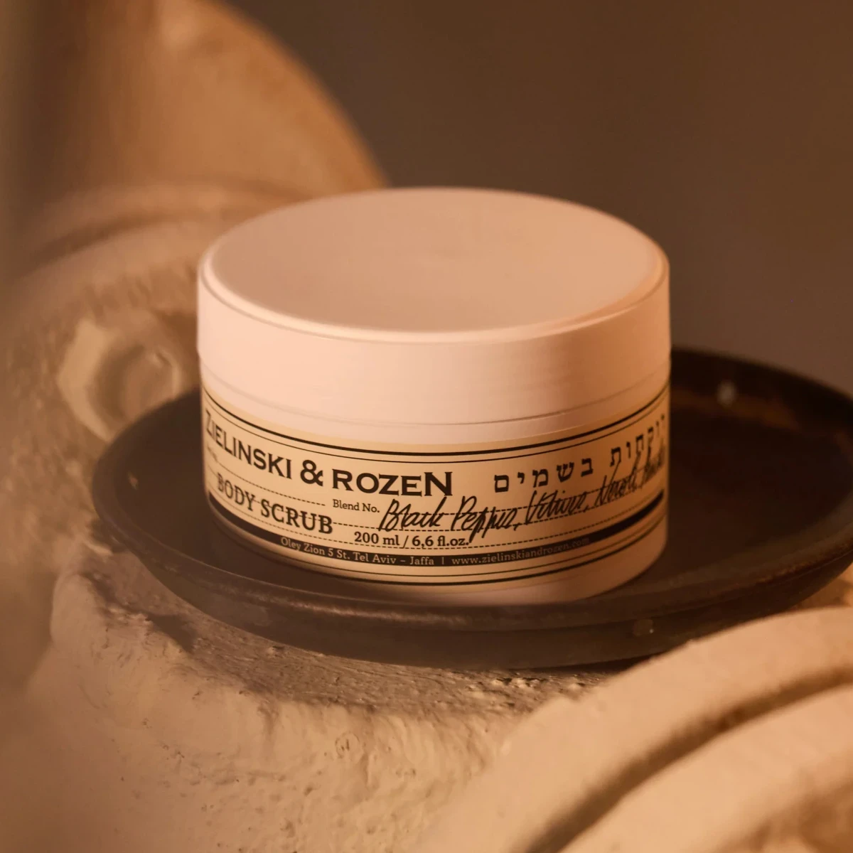 Peeling do ciała 200ml Black Pepper, Vetiver, Neroli, Amber Zielinski & Rozen
