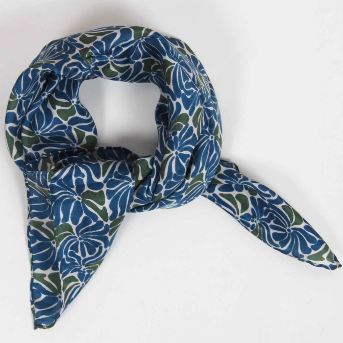Apaszka jedwabna Mini Plumeria Marine Navy Les Belles Vagabondes