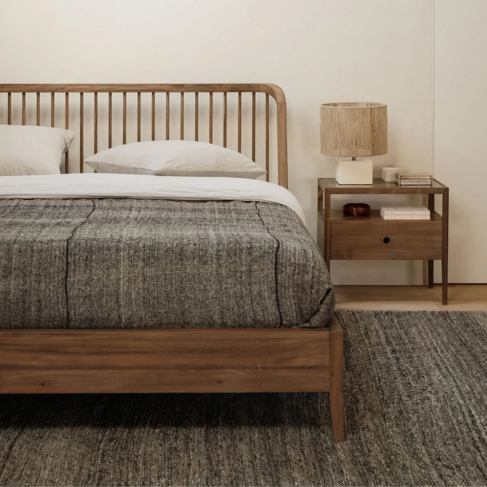 Łóżko z drewna tekowego Spindle Ethnicraft