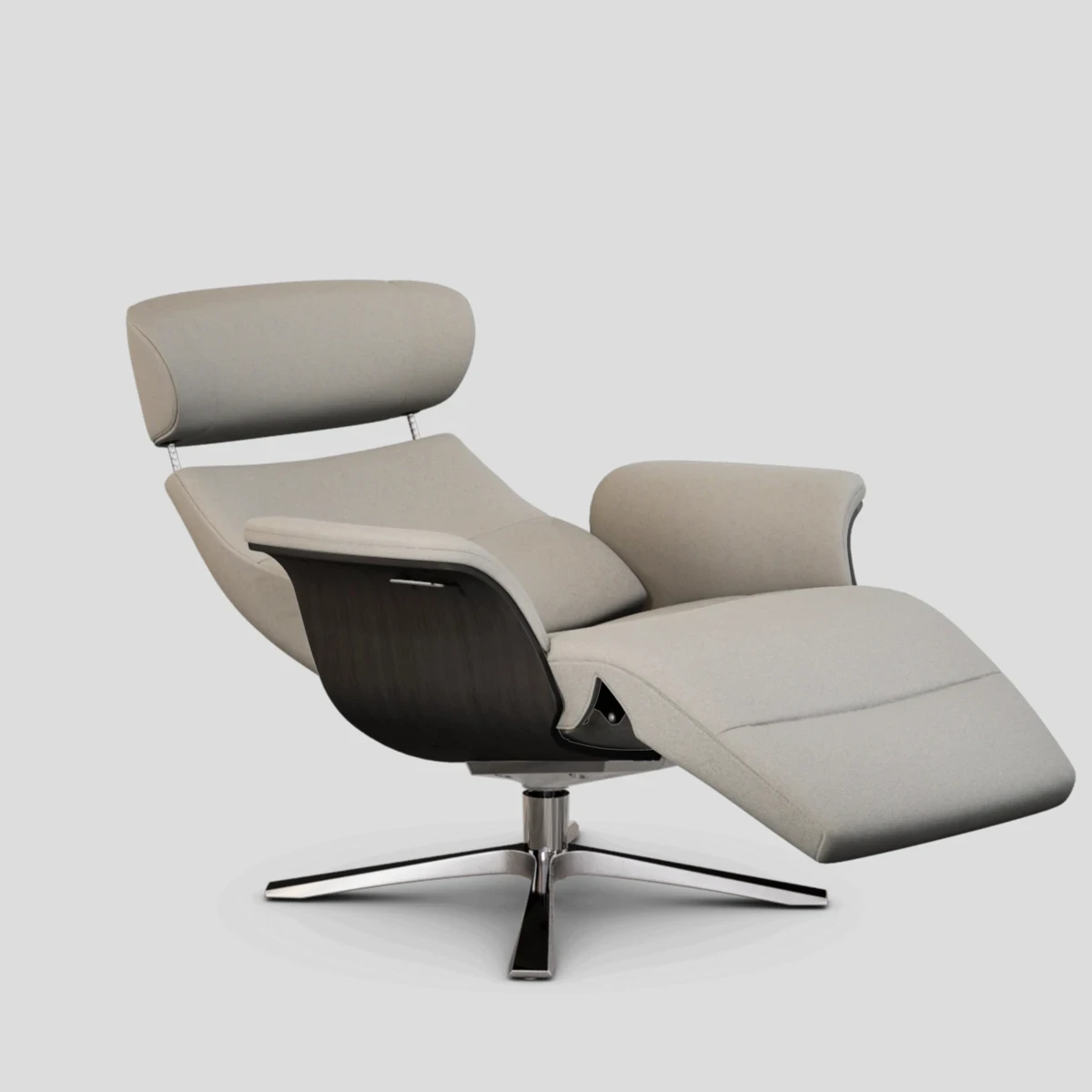 Fotel Timeout z podnóżkiem z pamięcią Velvety Stone Black Oak Conform