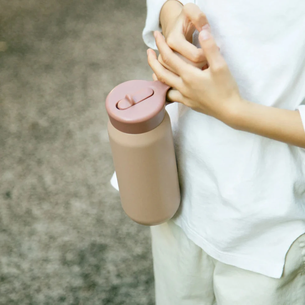 Butelka Play Tumbler Ash Pink 480ml Kinto