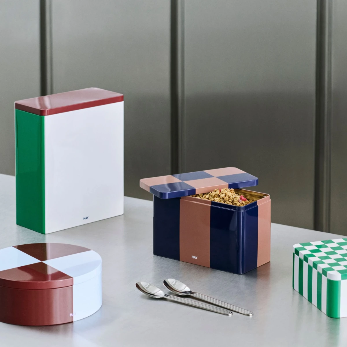 Pojemnik Tin Container S Green and off white HAY