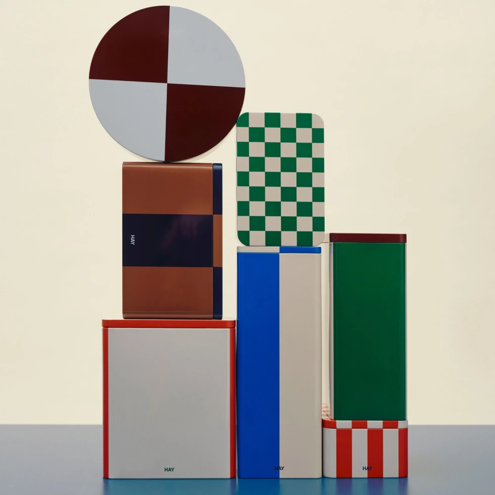 Pojemnik Tin Container L Off white and red HAY