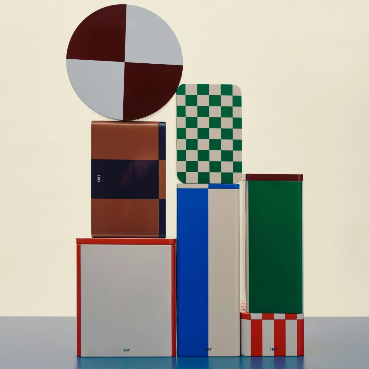 Pojemnik Tin Container L Off white and red HAY