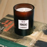 Świeca zapachowa 321 Hinoki 260 g L:A BRUKET