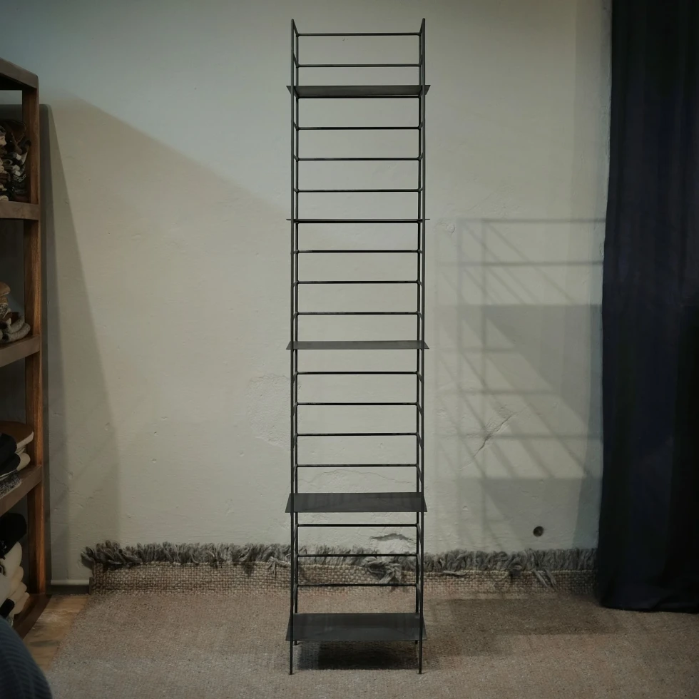 Regał Metal Sulptures Book Rack Issa