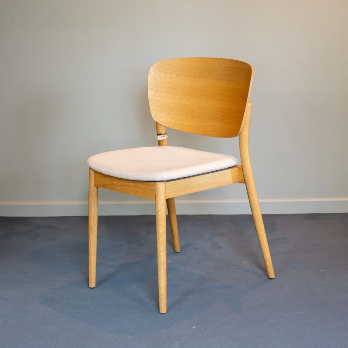 Krzesło Valencia dębowe tapicerowane Krzesło Valencia dębowe tapicerowane