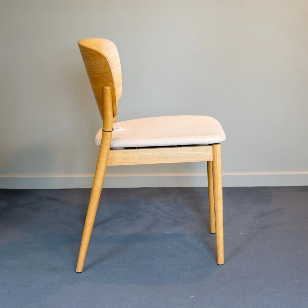 Krzesło Valencia dębowe tapicerowane Krzesło Valencia dębowe tapicerowane