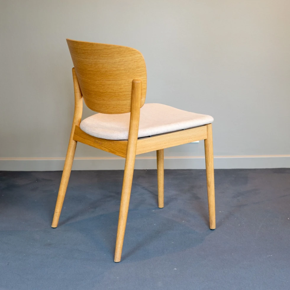 Krzesło Valencia dębowe tapicerowane Krzesło Valencia dębowe tapicerowane