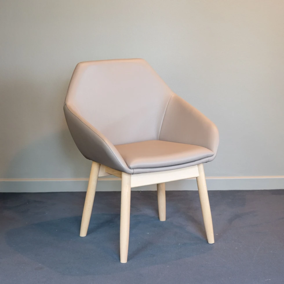 Krzesło tapicerowane Tuk Paged Terre 48