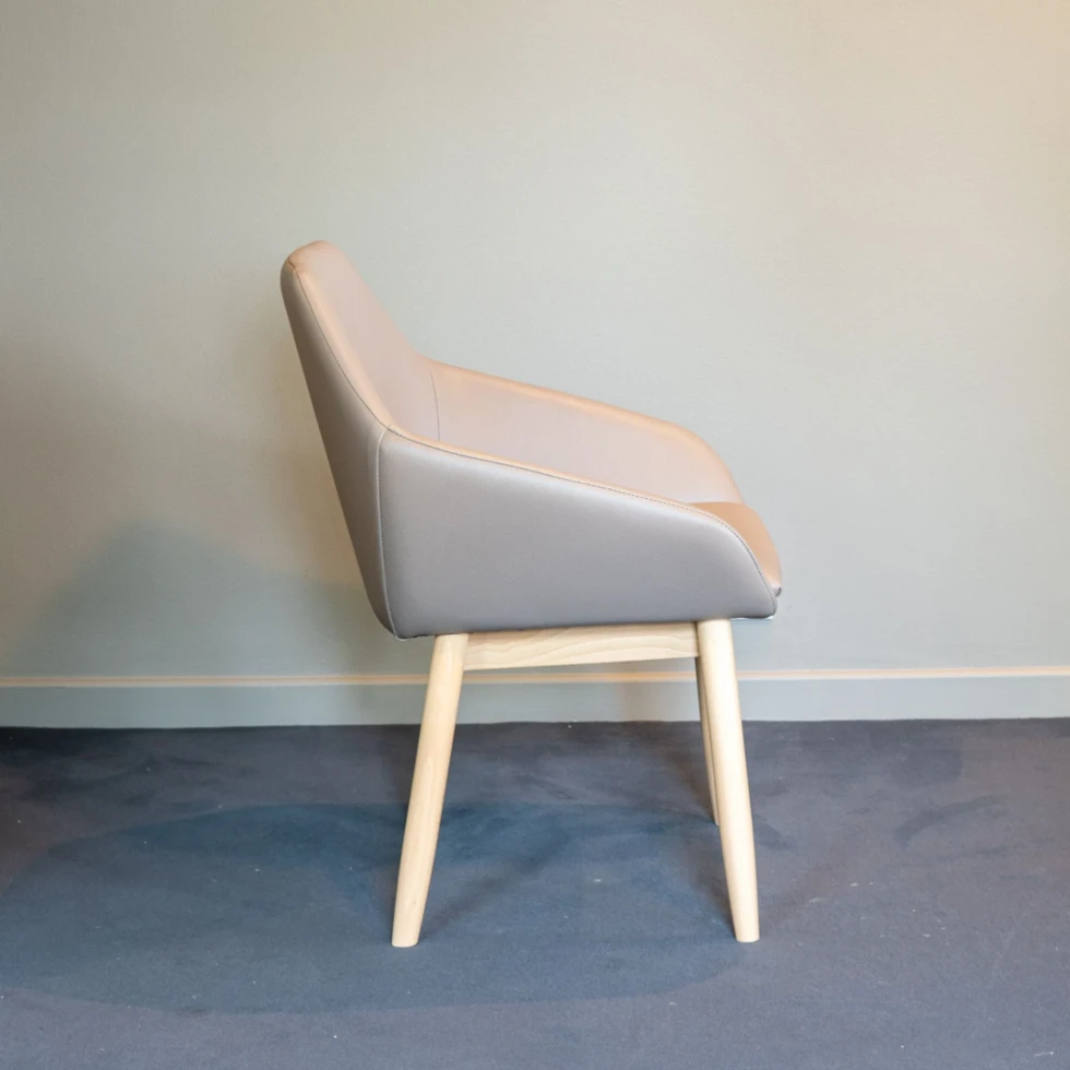 Krzesło tapicerowane Tuk Paged Terre 48