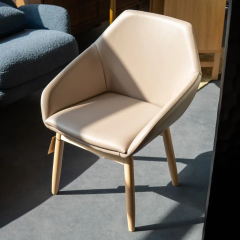 Krzesło tapicerowane Tuk Paged