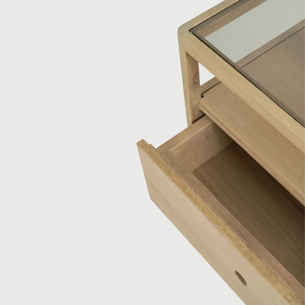 Drewniany stolik nocny Spindle Ethnicraft