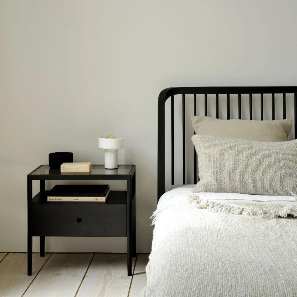 Stolik nocny Spindle dębowy czarny