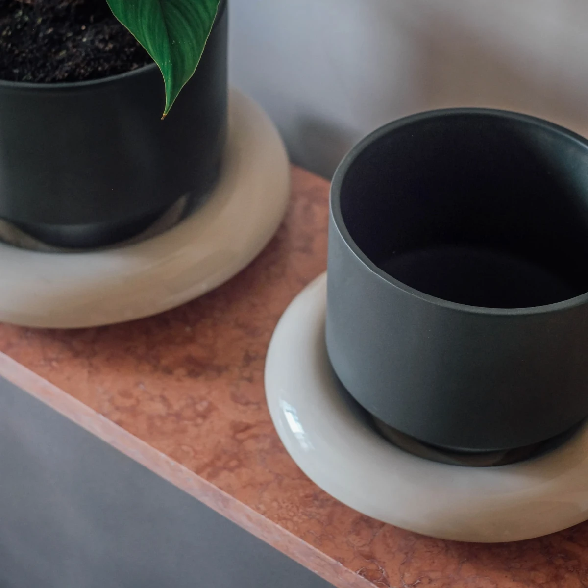 Podstawka doniczki Lily Glazed Sandstone