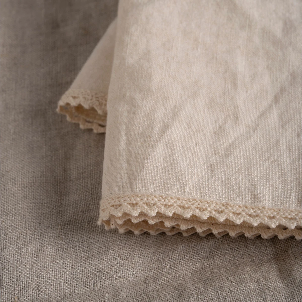 Serwetka lniana z koronką natural