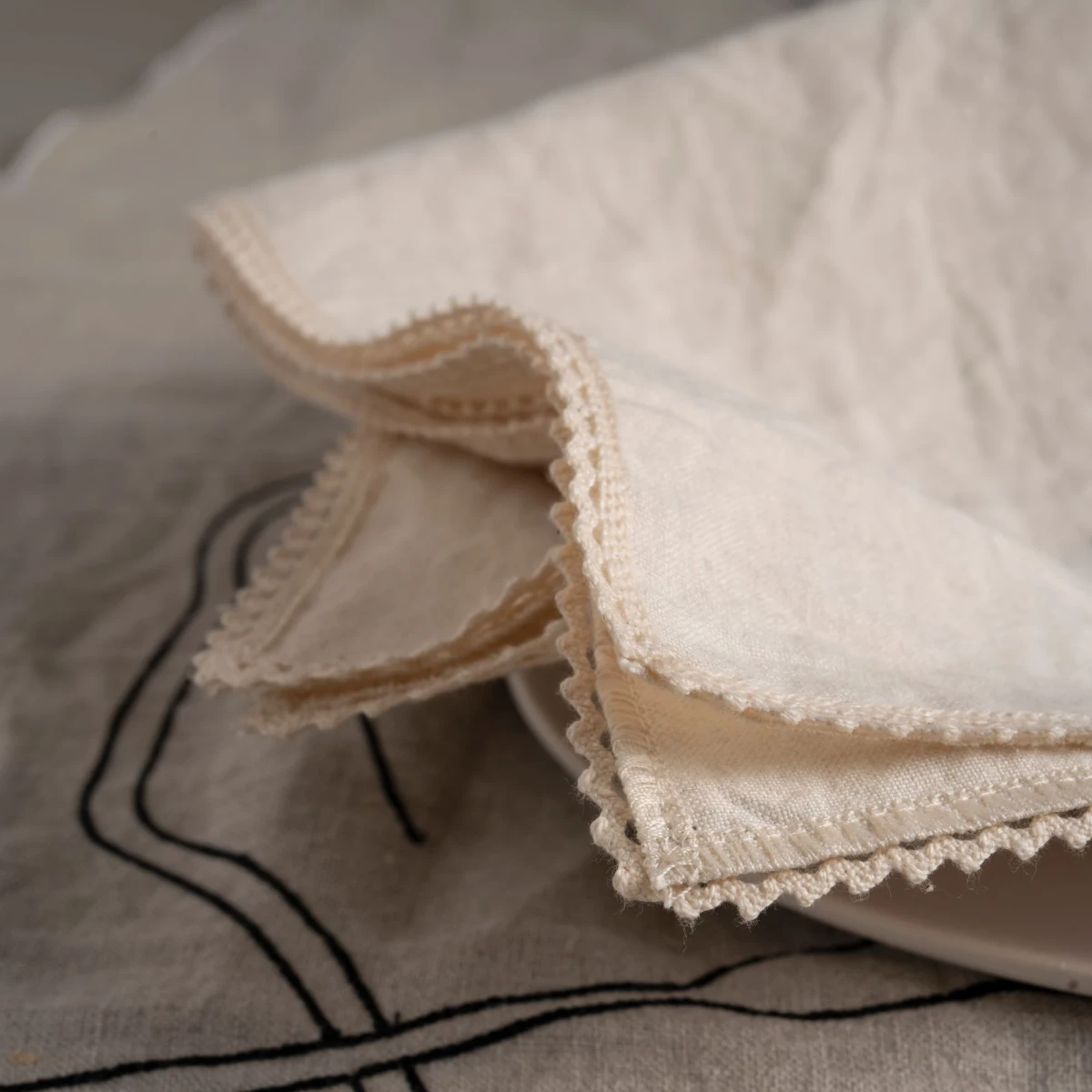 Serwetka lniana z koronką natural