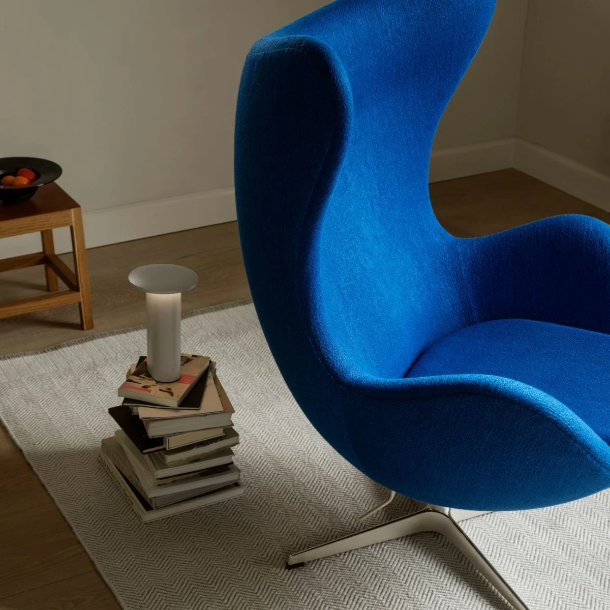 Wysoki fotel obrotowy Egg Fritz Hansen