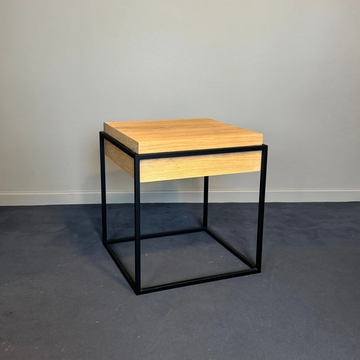 Stolik boczny Monolit