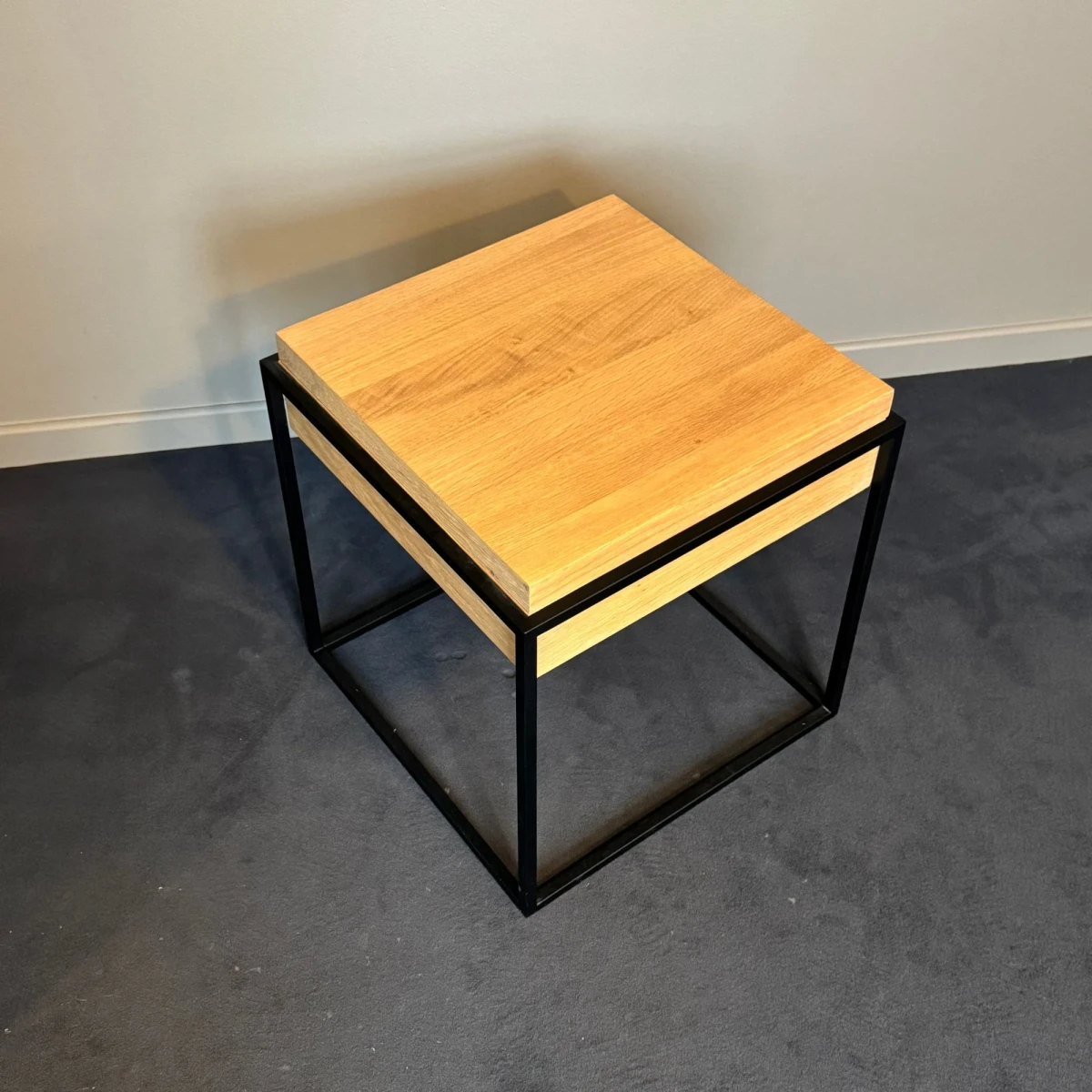 Stolik boczny Monolit