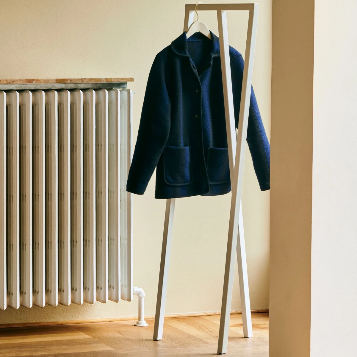 Wieszak na ubrania Loop Stand Hall