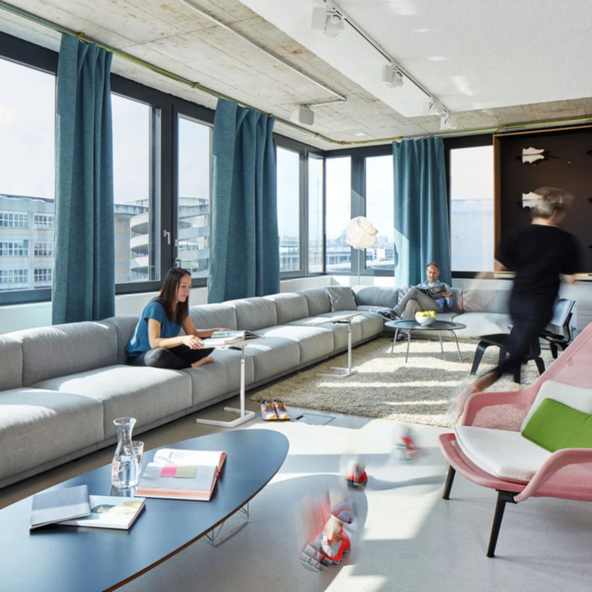 Eliptyczny stolik Elliptical ETR Vitra