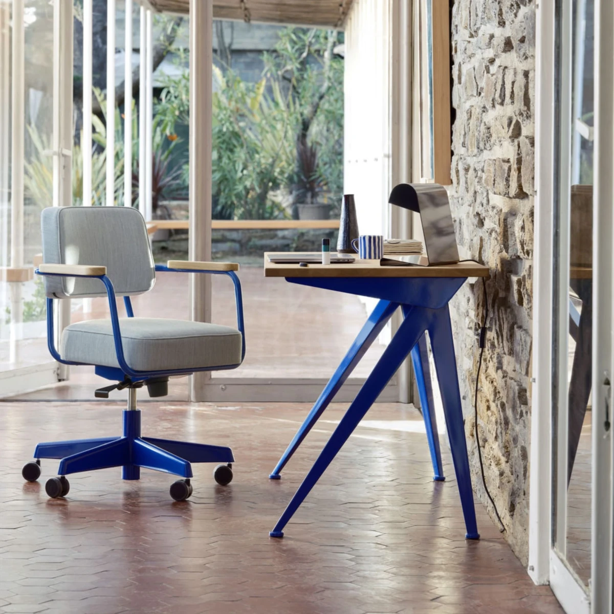 Drewniane biurko Compas Direction Vitra