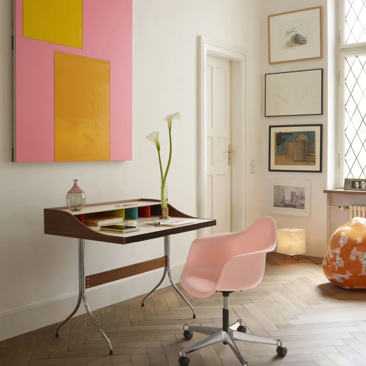 Wyposażone w przegródki biurko Home Desk Vitra