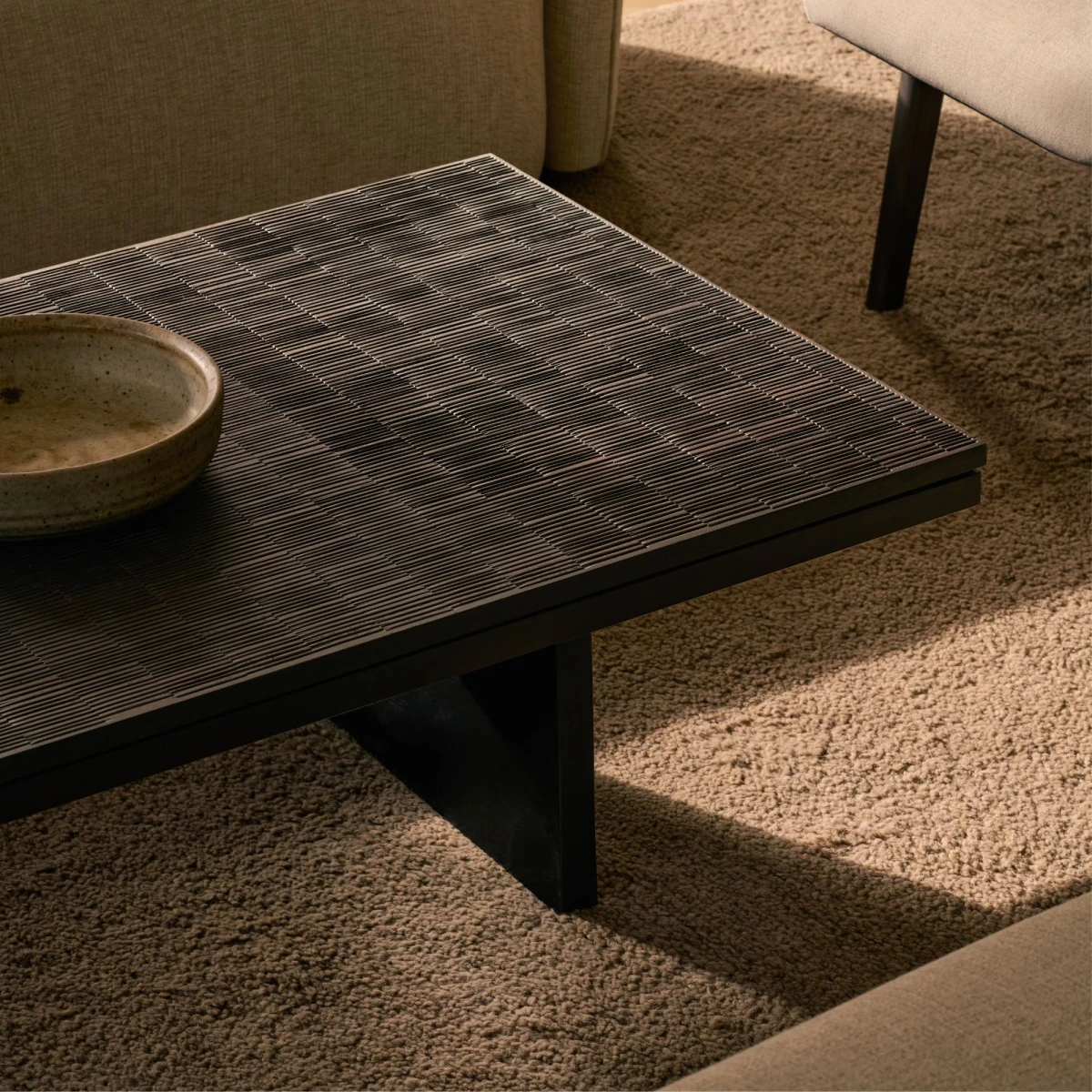 Stolik kawowy Grooves 135 cm tekowy czarny