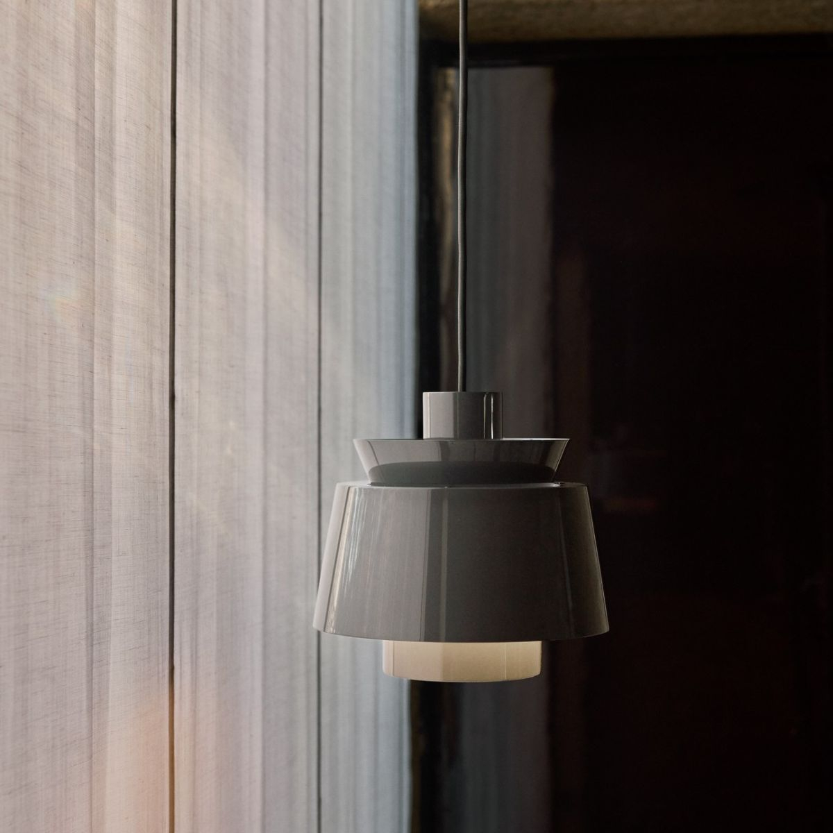 Lampa wisząca Utzon Special Edition JU1 Stone Grey