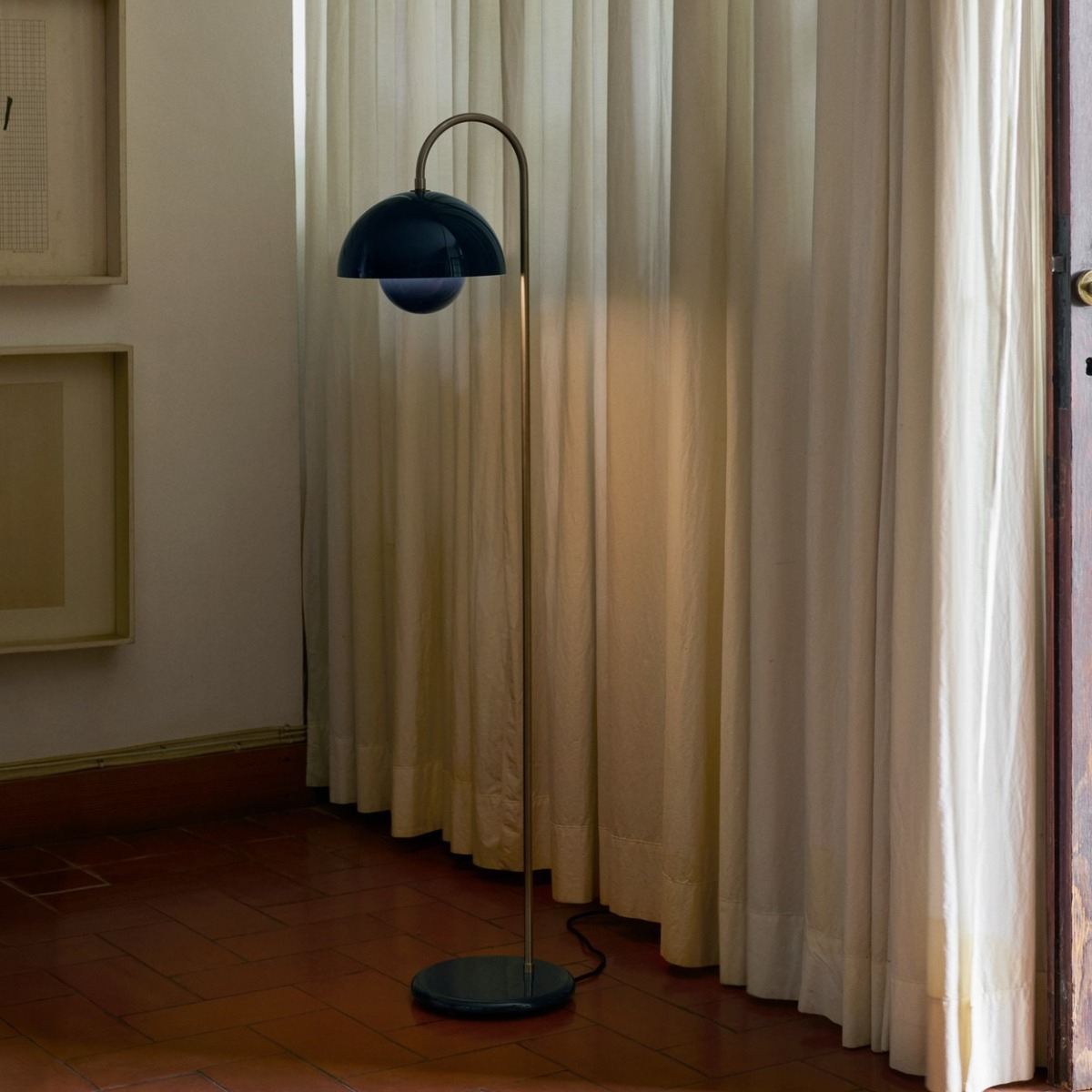 Lampa podłgowa Flowerpot VP12 Steel Blue