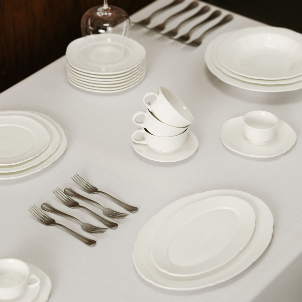 Owalny talerz Silhouette M White