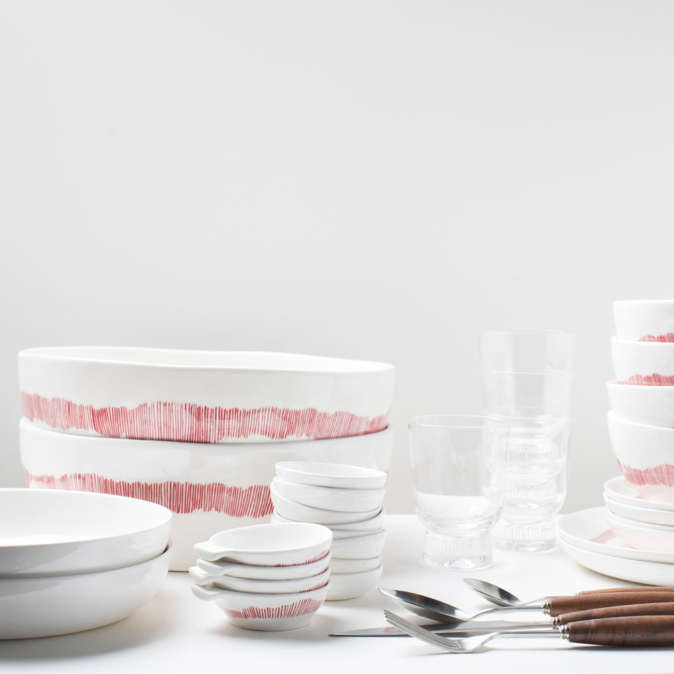 Miska L Feast White Swirl - Stripes Red