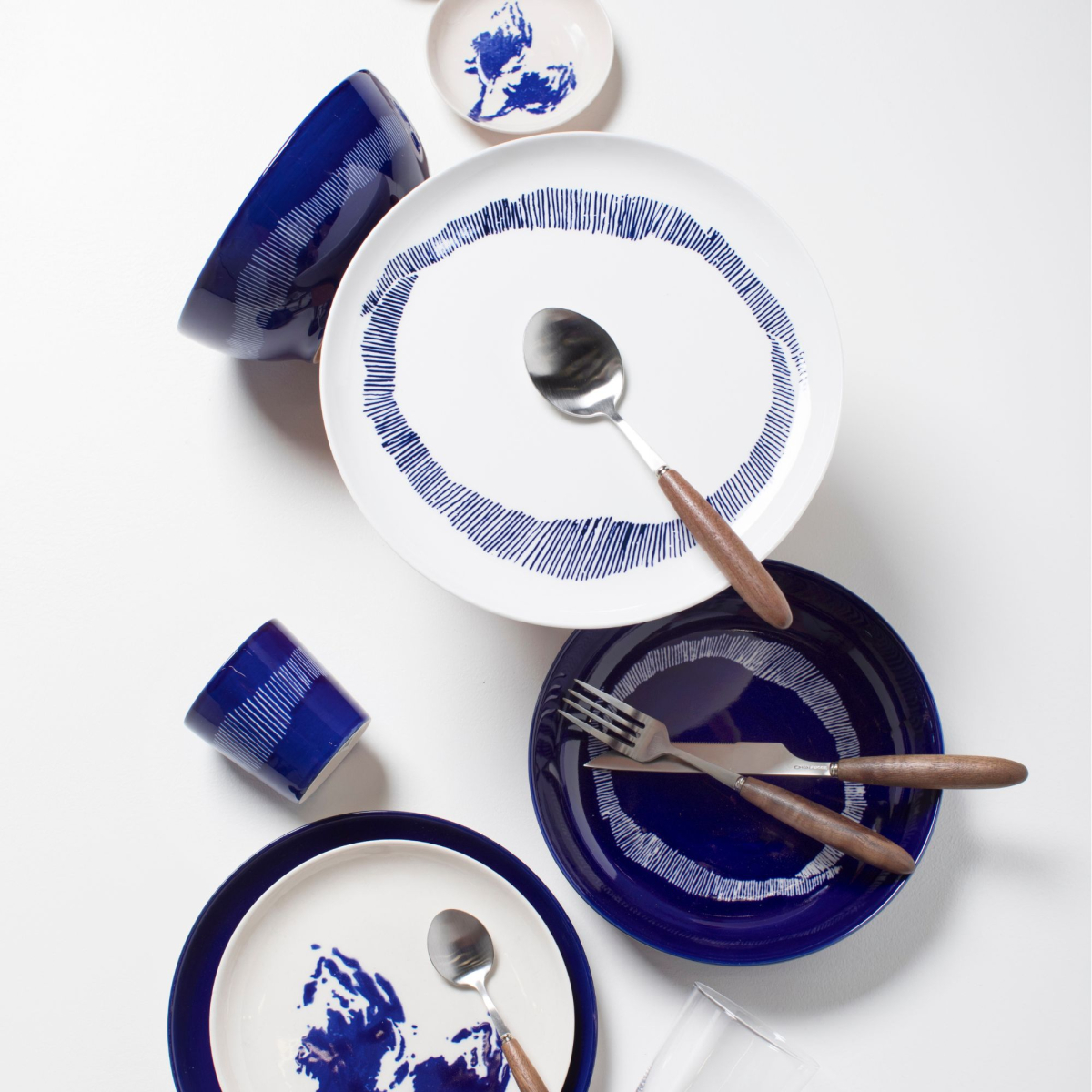 Talerz S White Swirl - Stripes Blue Feast