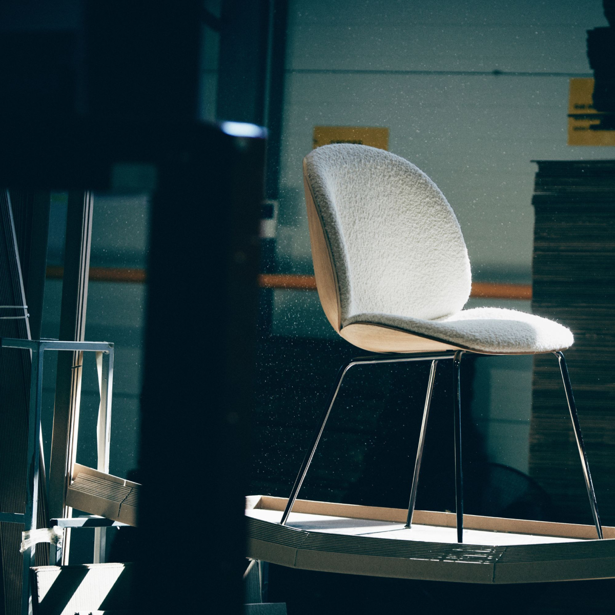 Tapicerowane krzesło tapicerowane Beetle Gubi