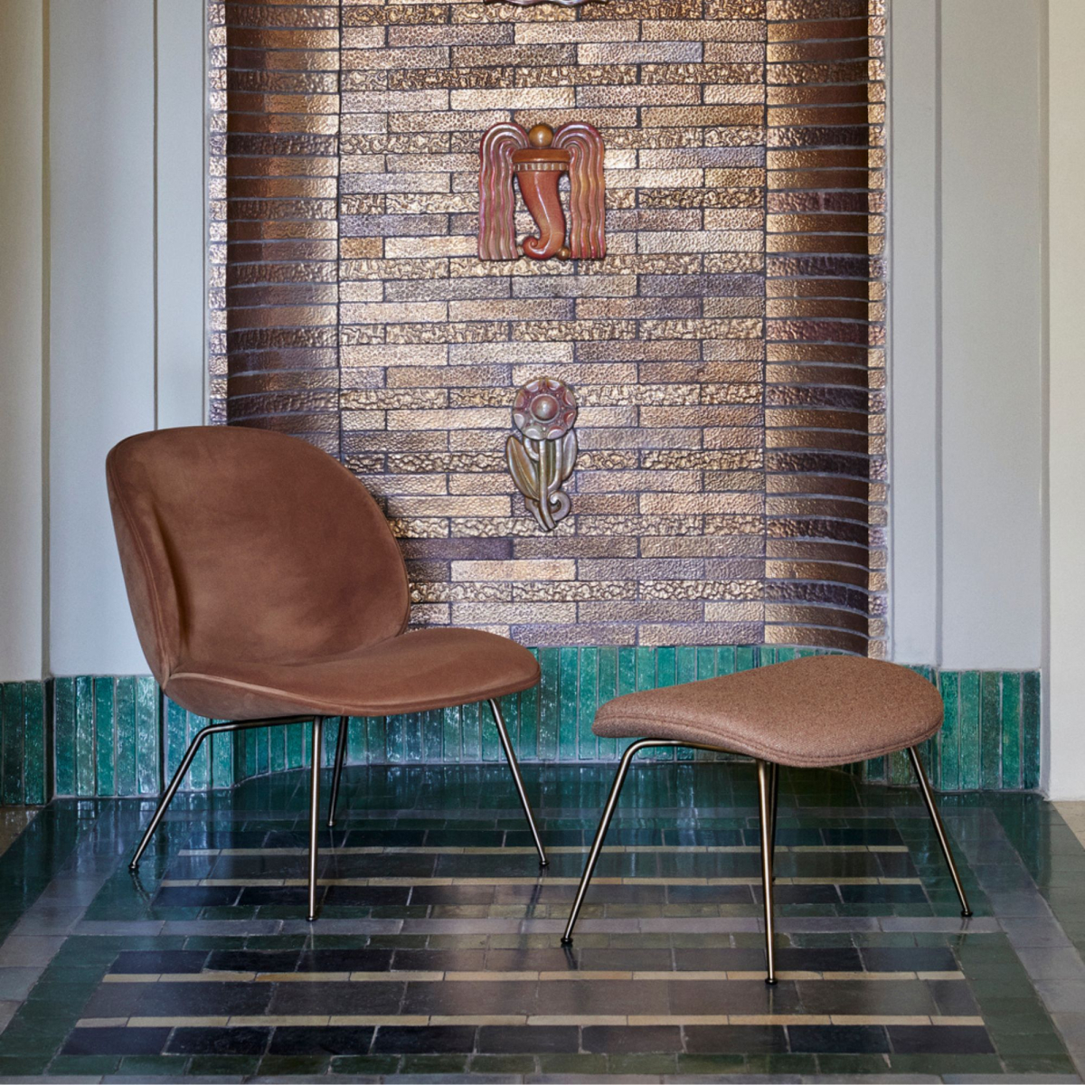 Tapicerowany fotel Beetle Gubi