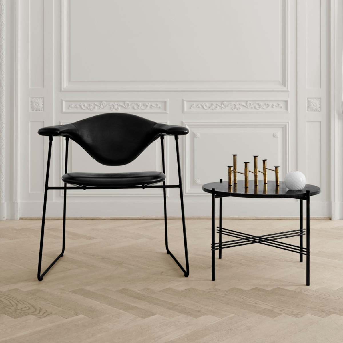 Tapicerowane krzesło Masculo Gubi