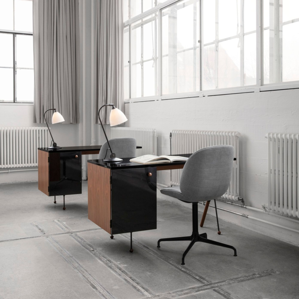 Pojemny biurko Grossman 62 Series Gubi