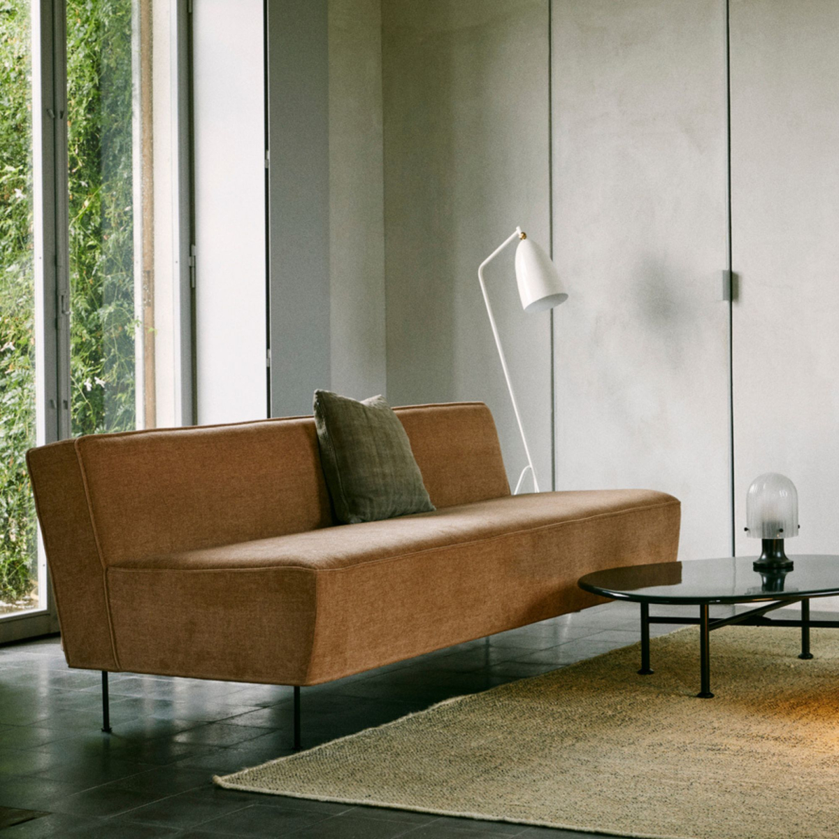 Tapicerowana sofa Modern Line Gubi
