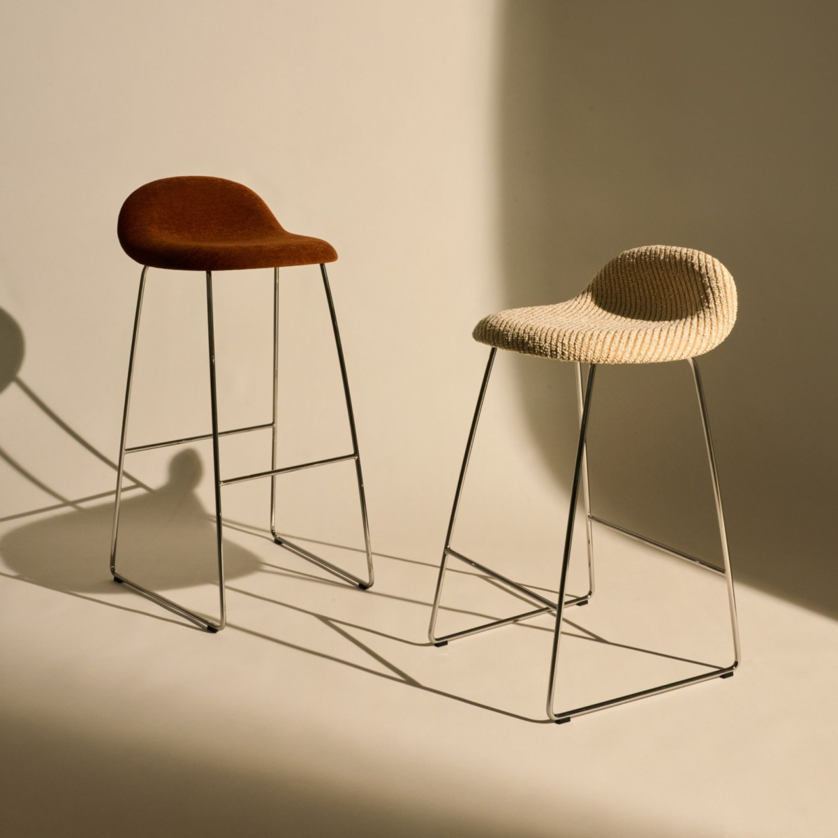 Tapicerowane krzesło barowe 3D Gubi