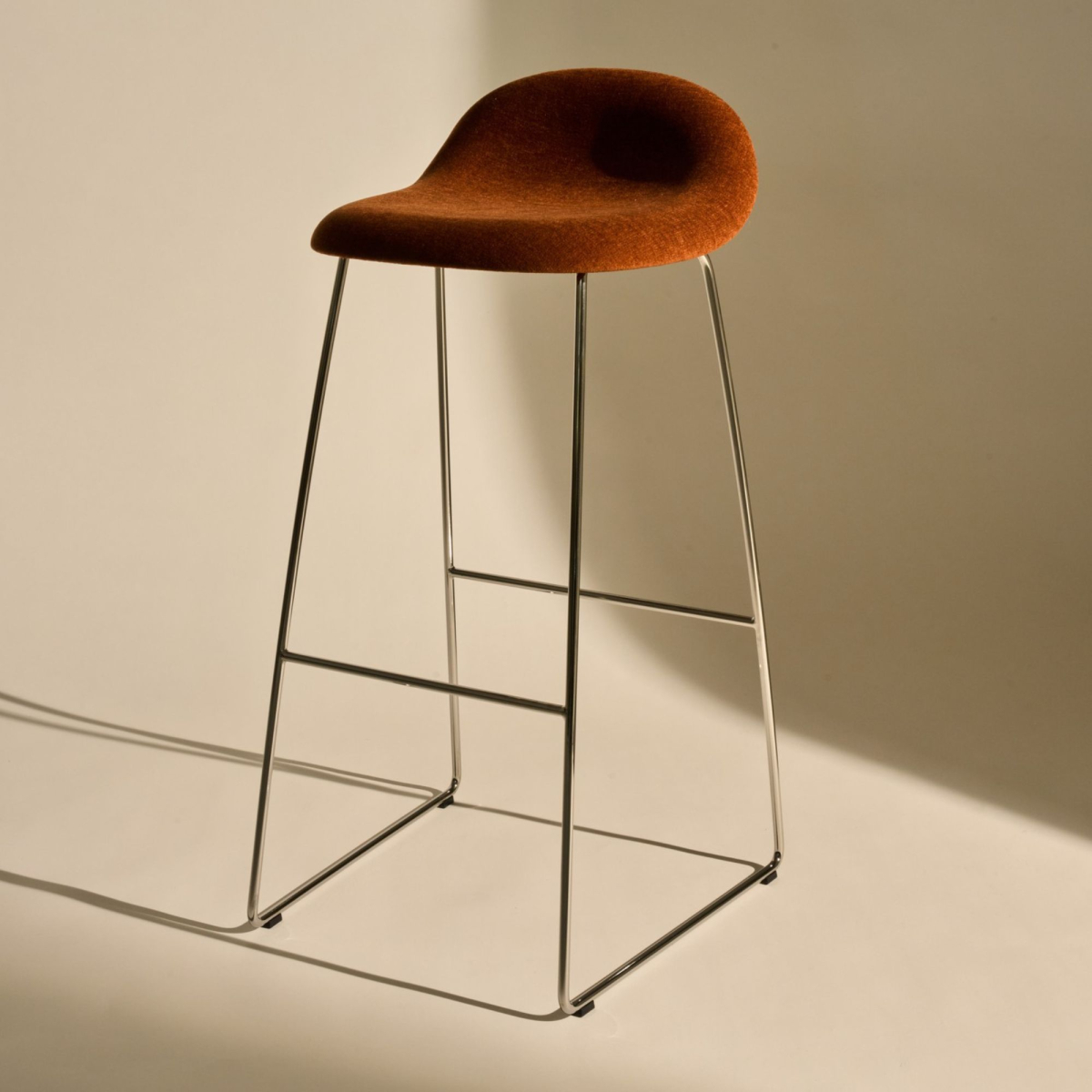 Tapicerowane krzesło barowe 3D Gubi