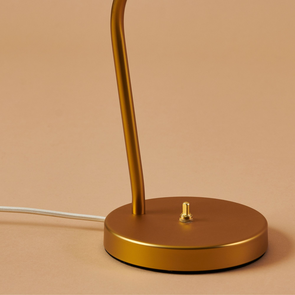 Regulowana lampa biurkowa Grossman Grashoppa Gubi