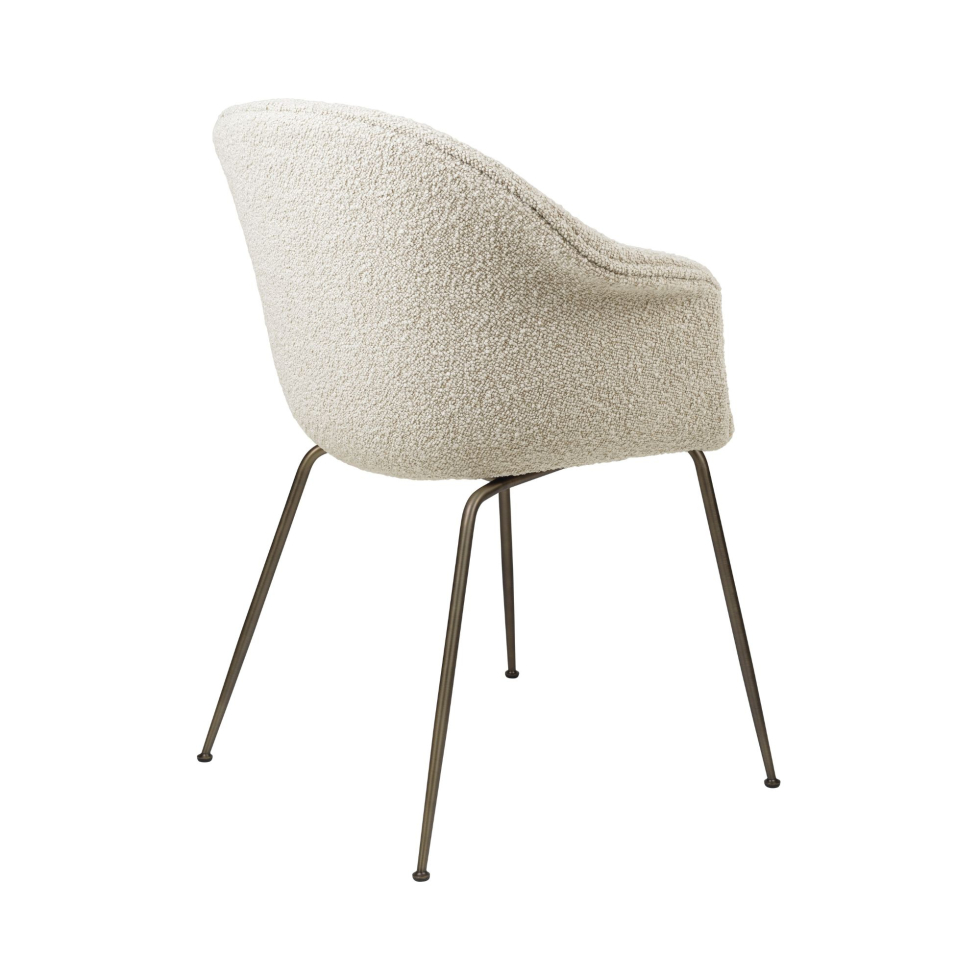 Komfortowe krzesło tapicerowane BAT Gubi