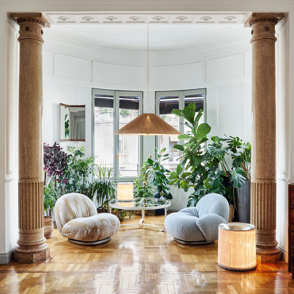 Obrotowy fotel Pacha returning swivel Gubi