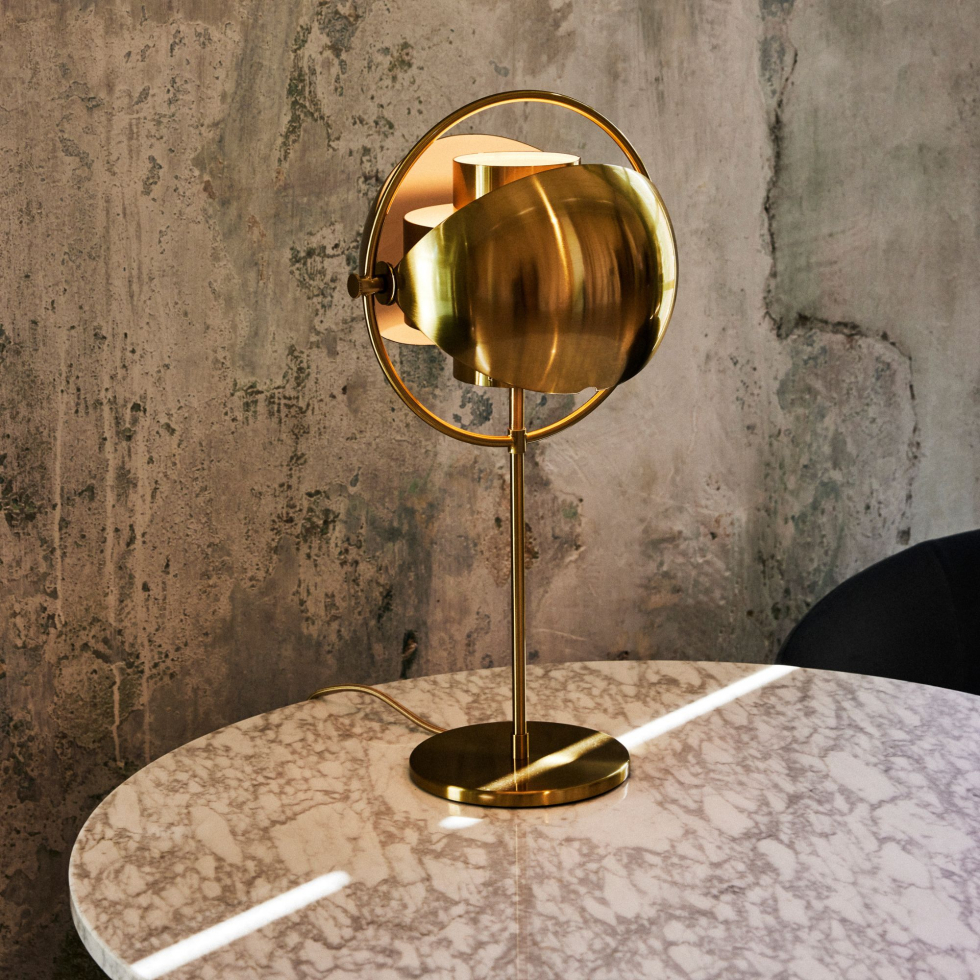 Lampa stołowa Multi-Lite Brass Base Shiny Gubi
